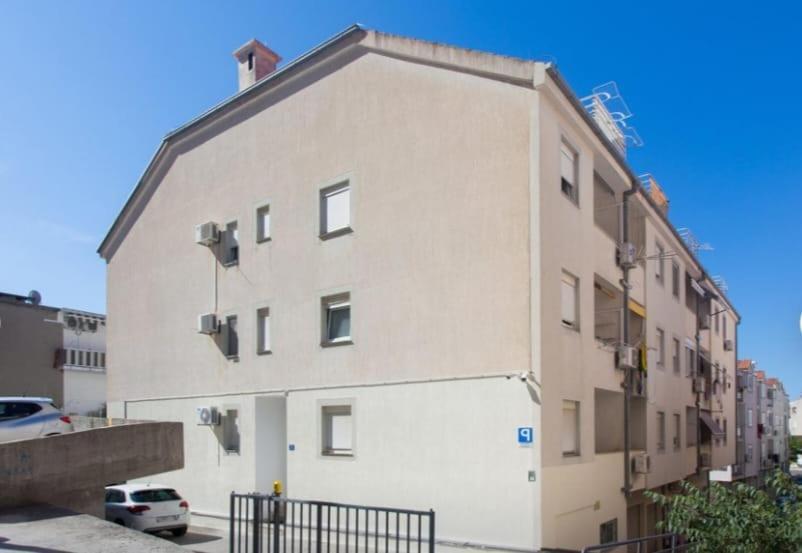 Michael Apartment Omis Exterior photo